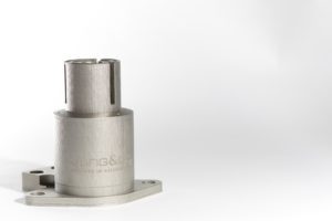 An additively manufactured can filler can be manufactured in one operation, so without any assembly, and on demand in one week. Deployment at the plant operator is very prompt, and overhaul times are reduced significantly. The optimized additive part is also around 35 % lighter than the conventional one.